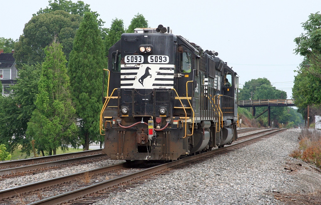 NS 5093 on the Ashville line